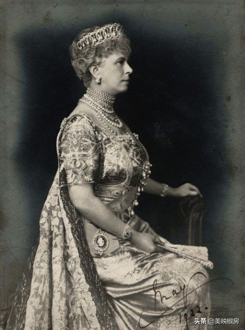 英国女王皇冠上的黑王子红宝石,英国女王戴过的皇冠图文