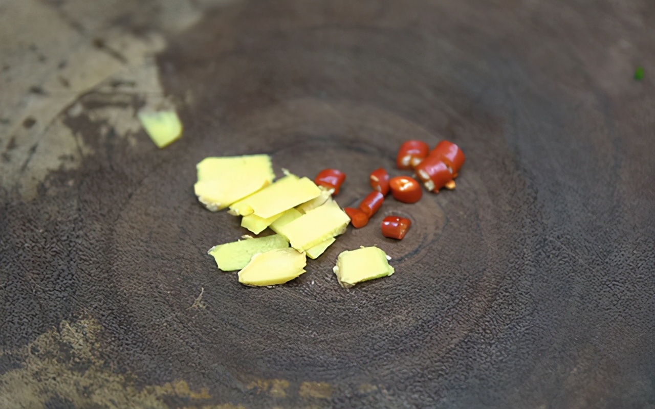 韭菜焖猪血,韭菜猪血最正宗的做法