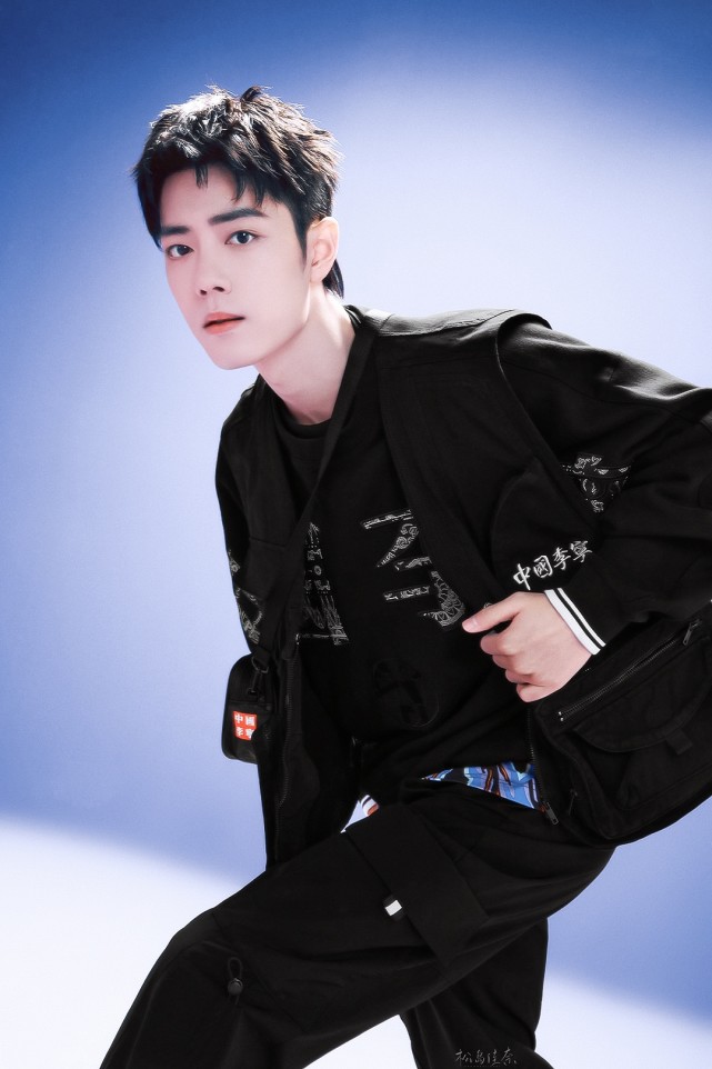 恭喜肖战成为李宁全球潮品代言人,肖战李宁走秀现场台下明星反应