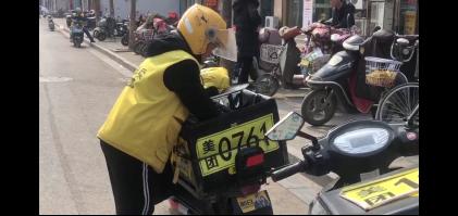 外卖女超人,女美团外卖员送餐技巧