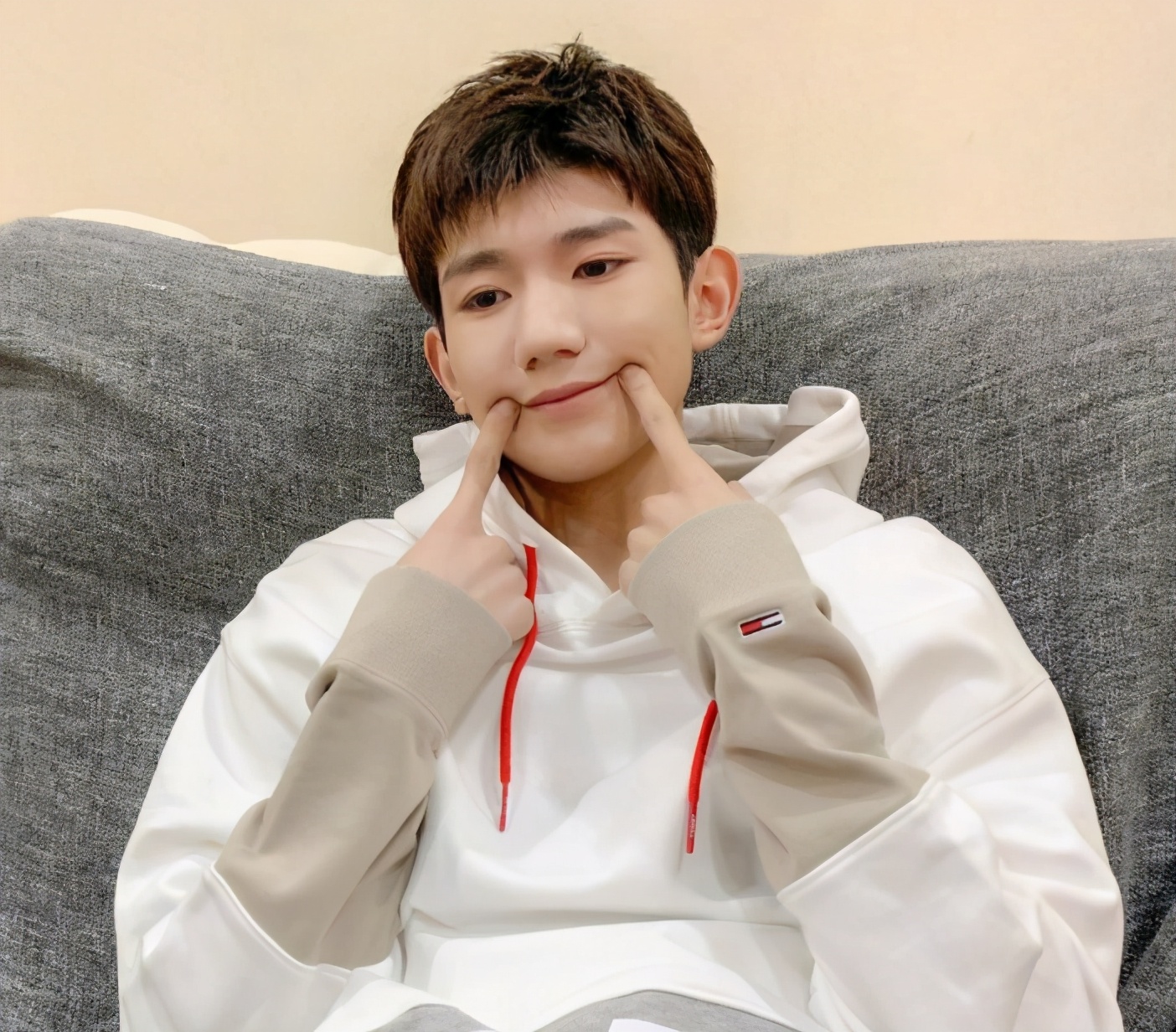 王源卖唱片综艺,王源买林俊杰专辑是哪一种