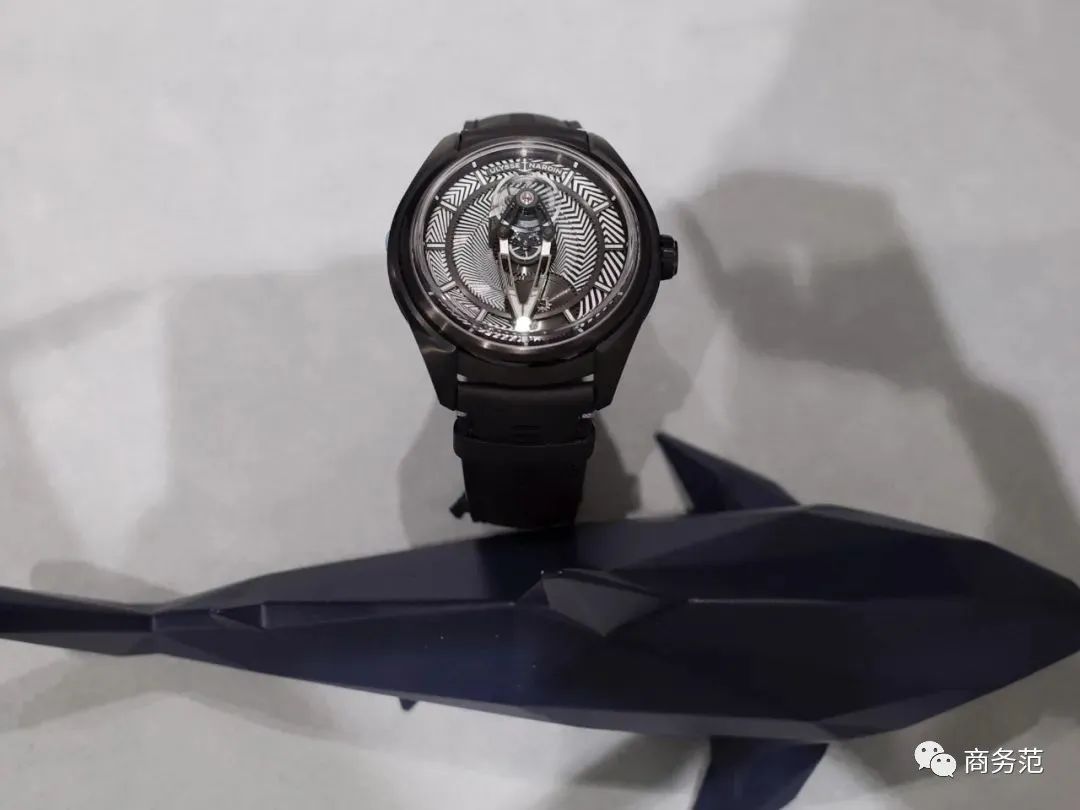 什么款式的表夏天冬天都可以戴,精致夏天适合戴的表