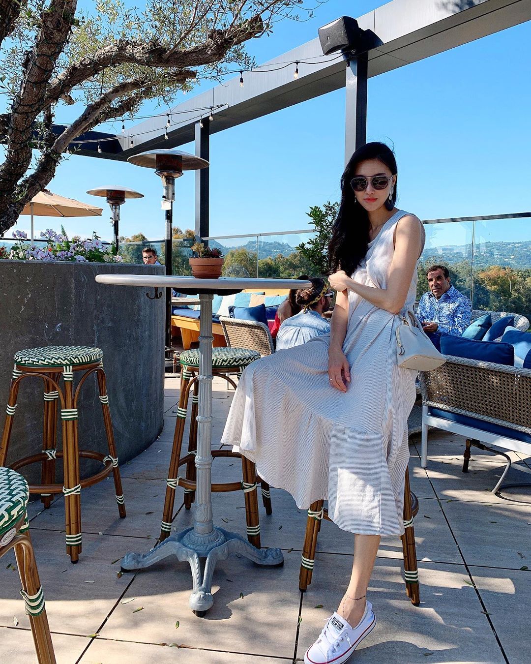 台湾第一名媛42岁穿衣,43岁台湾名媛二婚嫁身家百亿鲜肉