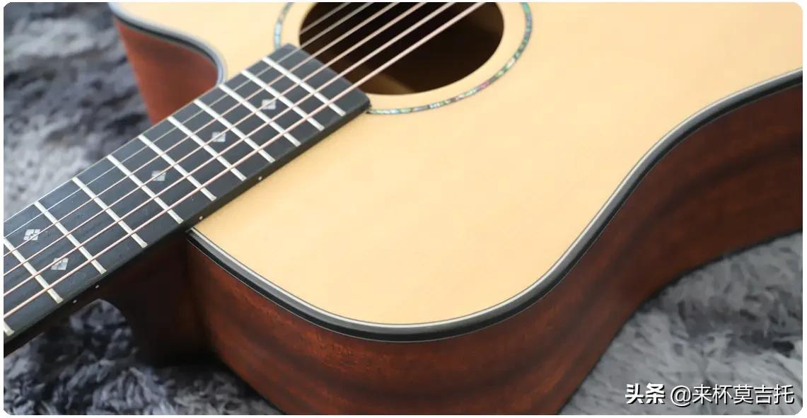 1000吉他品牌推荐性价比高,吉他入门级买什么价位和品牌的好