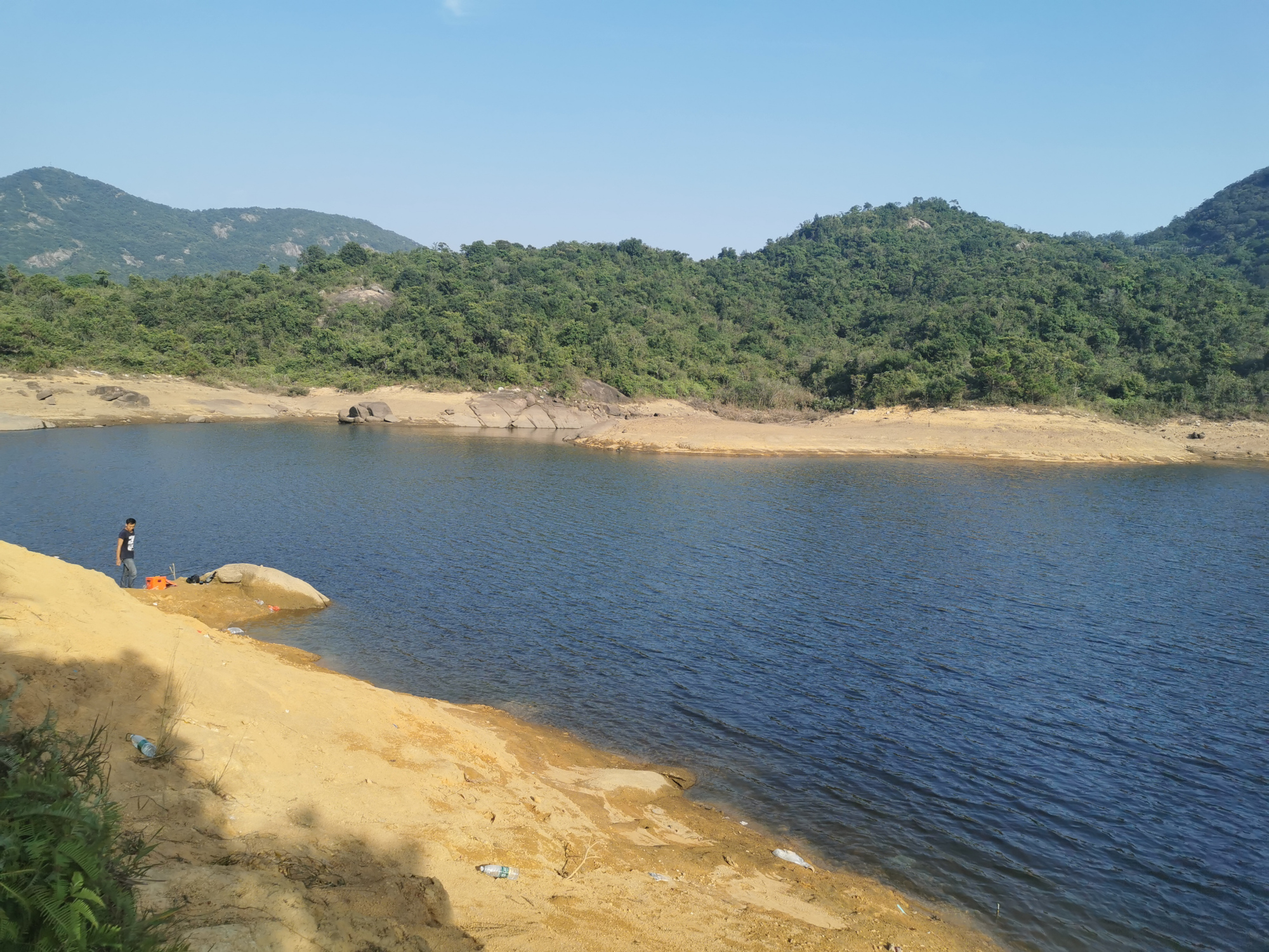 冬天鱼儿藏在哪里怎么下网,冬天鱼都藏在池塘的哪个角落