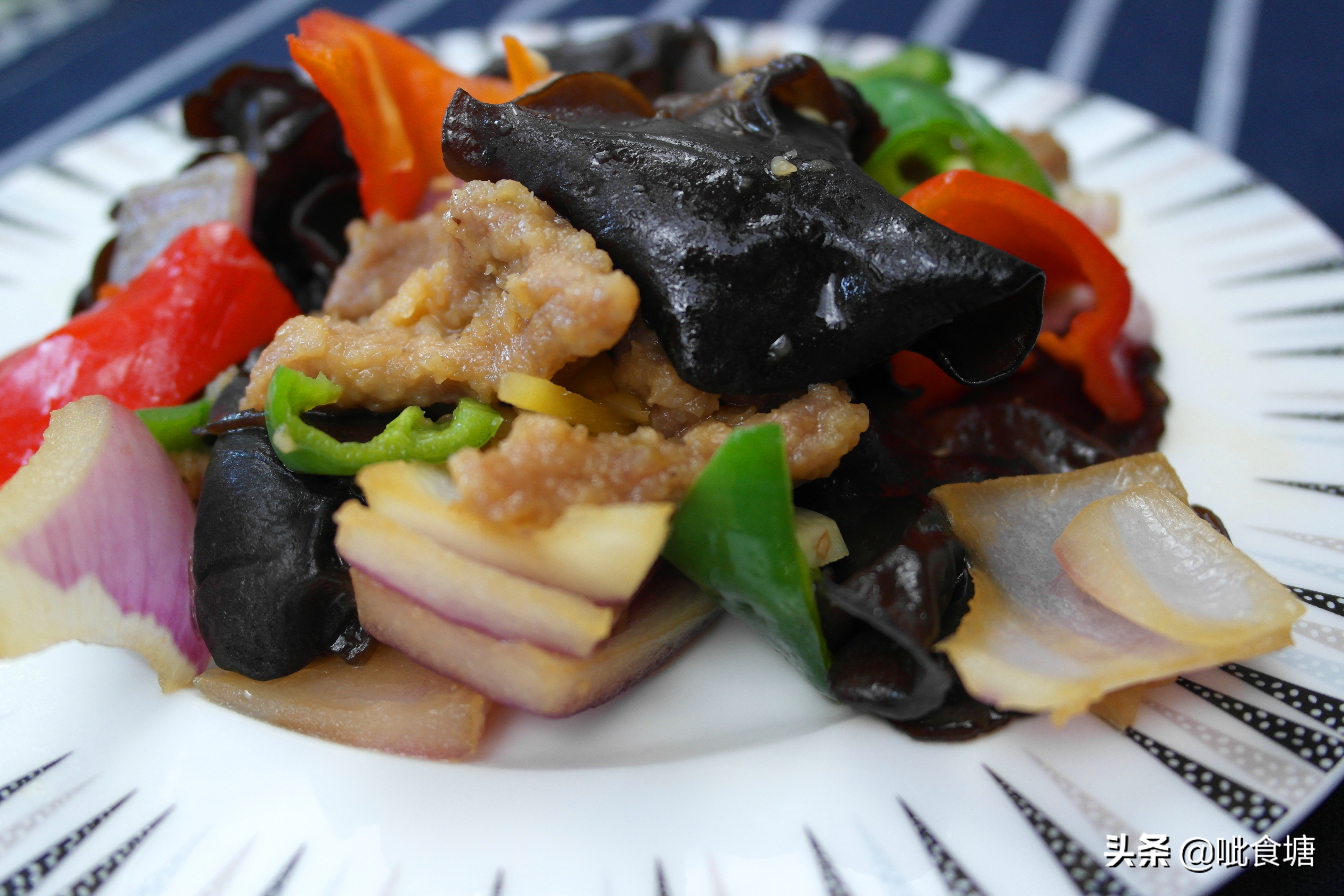 猪肉怎么炒好吃又嫩滑,猪肉怎么炒既营养又好吃