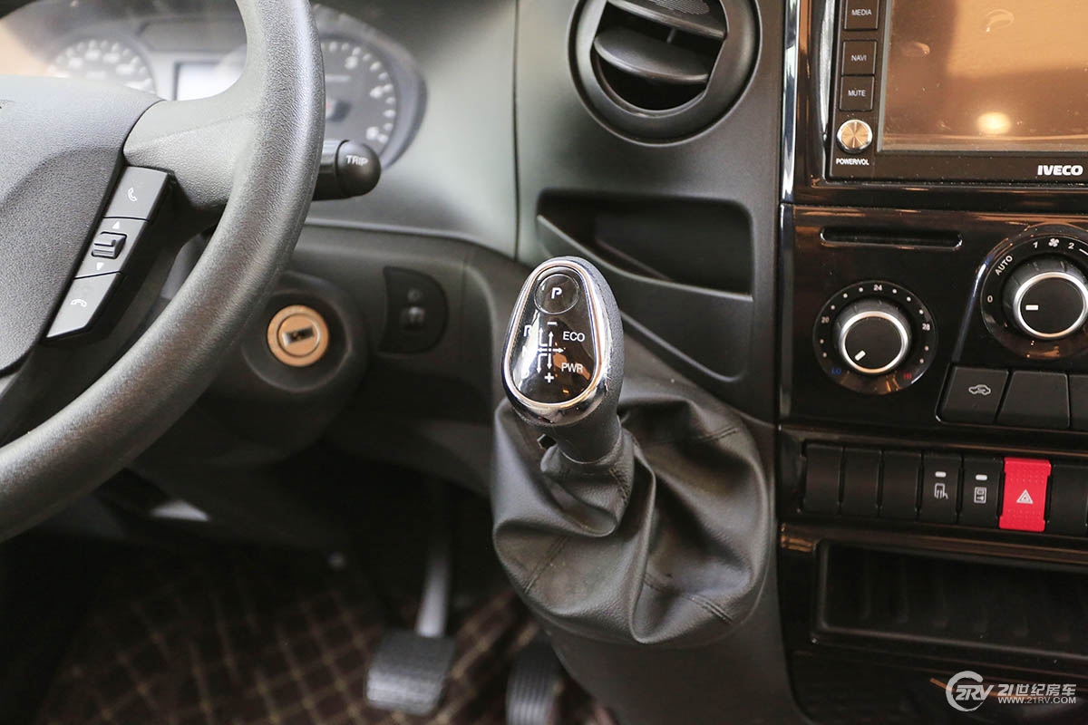 中天房车新季风畅游款,最新版的大通t型房车价格