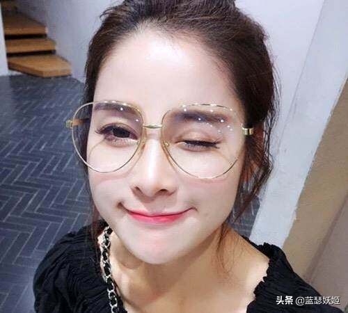 戴眼镜双眼无神怎么恢复,女生长期戴眼镜