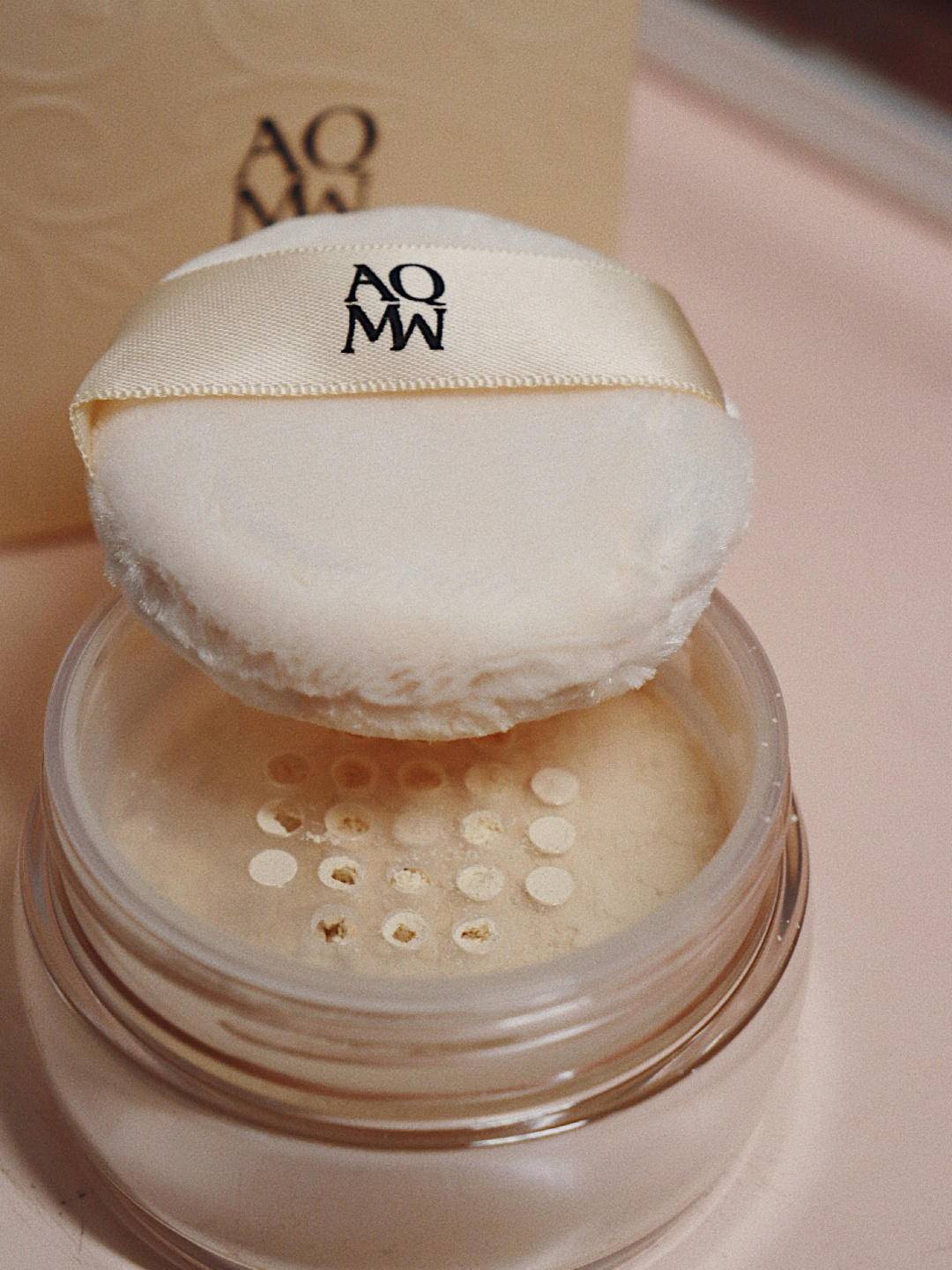 如何在夏天化个清爽的妆,你的夏日不脱妆小诀窍已经抵达