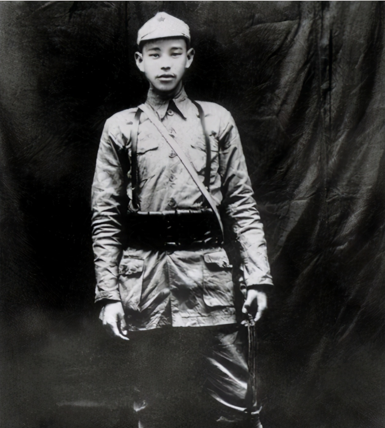 廖汉生得知妻子已去世，于是另娶他人，解放后“亡妻”却突然出现