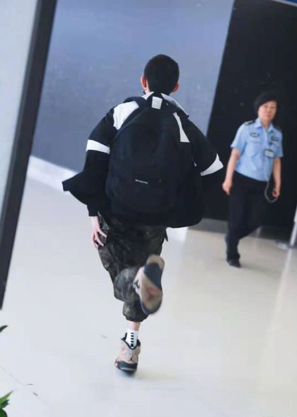 王源剪寸头感受,王源伯克利板寸