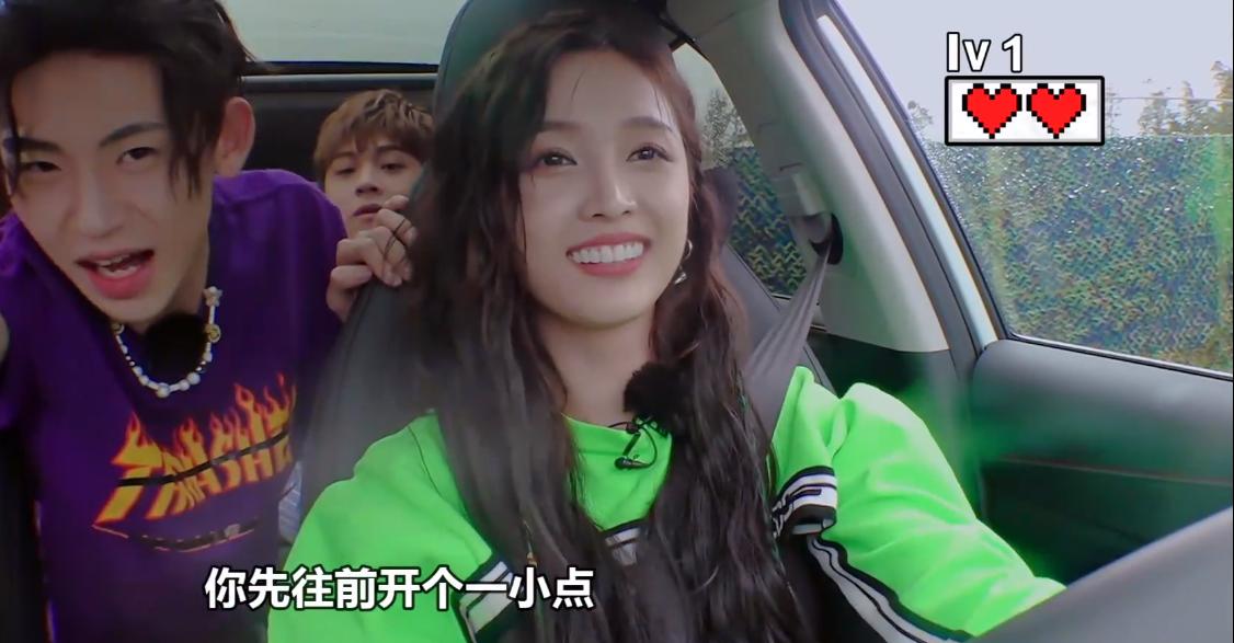 赵薇牙齿做了烤瓷牙吗,吴宣仪牙齿烤瓷牙