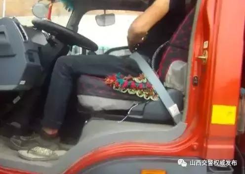 开车来回换鞋,开车换鞋违法吗