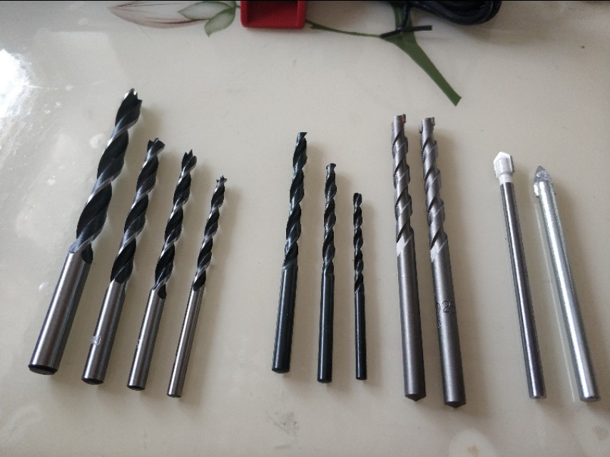 博世gsb12手电钻开关拆解,博世gsb120手电钻电池