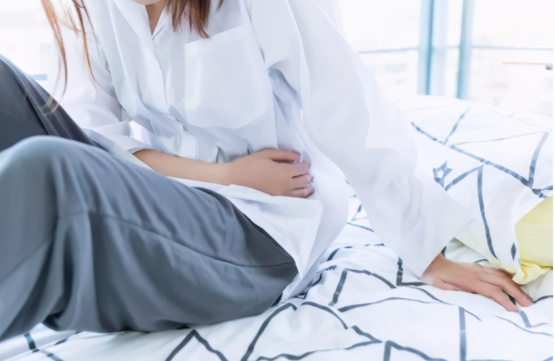 女性月经量变少具体的原因有哪些,女性月经越来越少是怎么回事