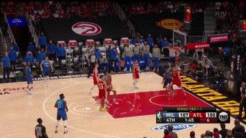 特雷杨东决g3,雄鹿vs老鹰g3特雷杨被垫脚