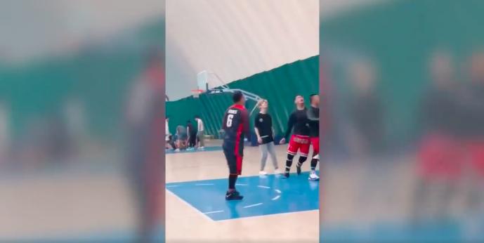 邓超鹿晗情侣装,邓超鹿晗深夜打球照