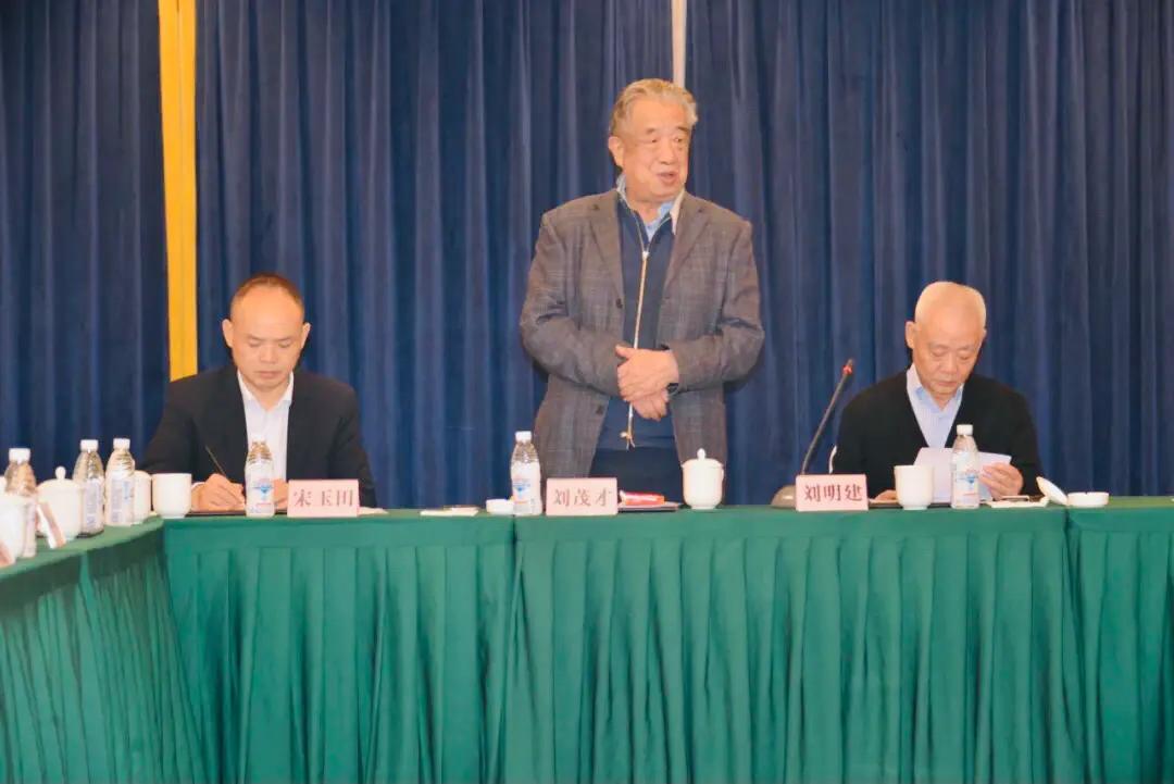 积极为设立“企业家日”建言献策省企业家研究会召开专家研讨会