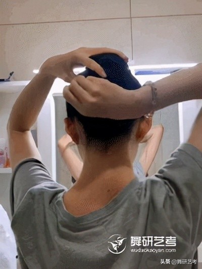 速度收藏，不会盘头？舞蹈生4种不同的盘头方法，快快学起来