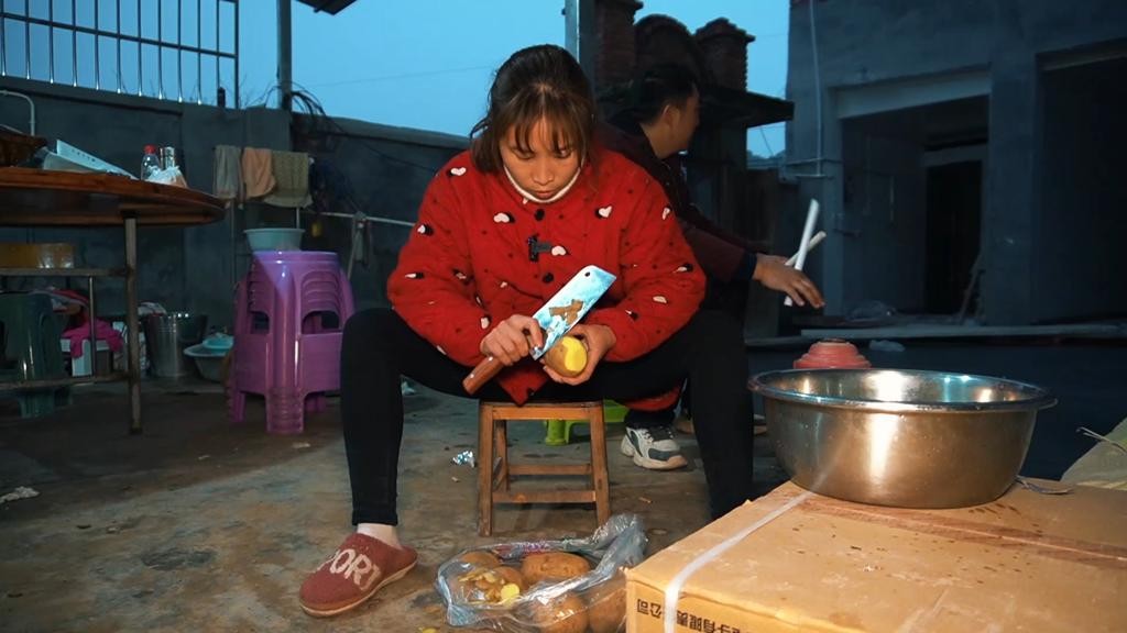 农村主妇成千万网红，被央视点名的“蜀中桃子姐”，到底凭什么？