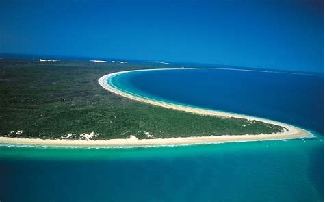 黄金海岸波光粼粼,这片沙滩美得让人窒息