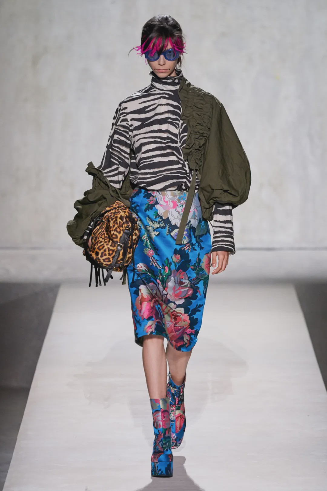 dior璞圭汗鐨崏,dior璞圭汗濂抽瀷