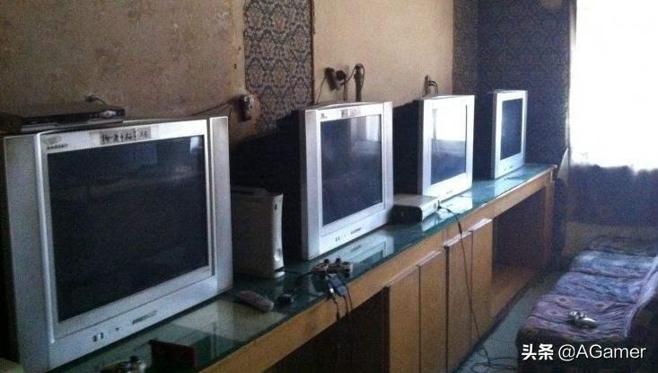 昏暗、破旧、嘈杂，却是老玩家的游戏天堂——被时代抛弃的包机房