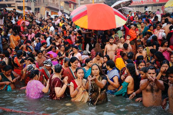 印度疫情“尸横遍野”，莫迪却还在吹牛皮，无耻程度领先全世界
