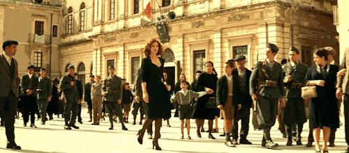 她是全球公认的最性感女神：“裸露”却不情色的人间*物尤**