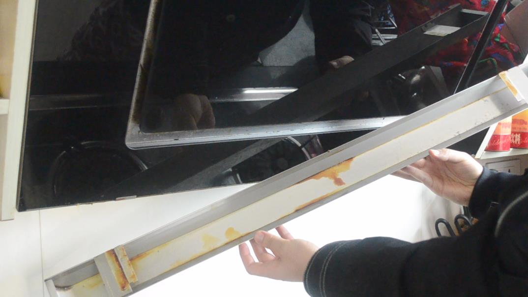 清洁油烟机油槽油渍小妙招,油烟机油盒的油怎么清理快