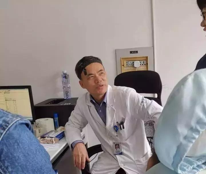 “耳屎”太多被同事吐槽!杭州漂亮姑娘去医院一查,吓得直掉眼泪