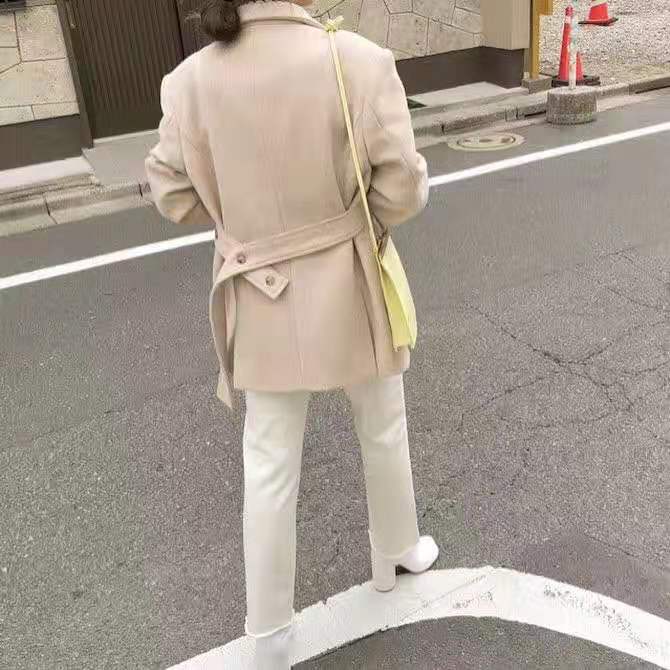 2018年韩国爆火的红蓝两边外套,韩国最新外套穿搭