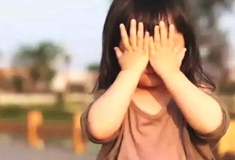 2岁宝宝受惊吓后，婆婆的操作获医生夸赞，让儿媳心服口服