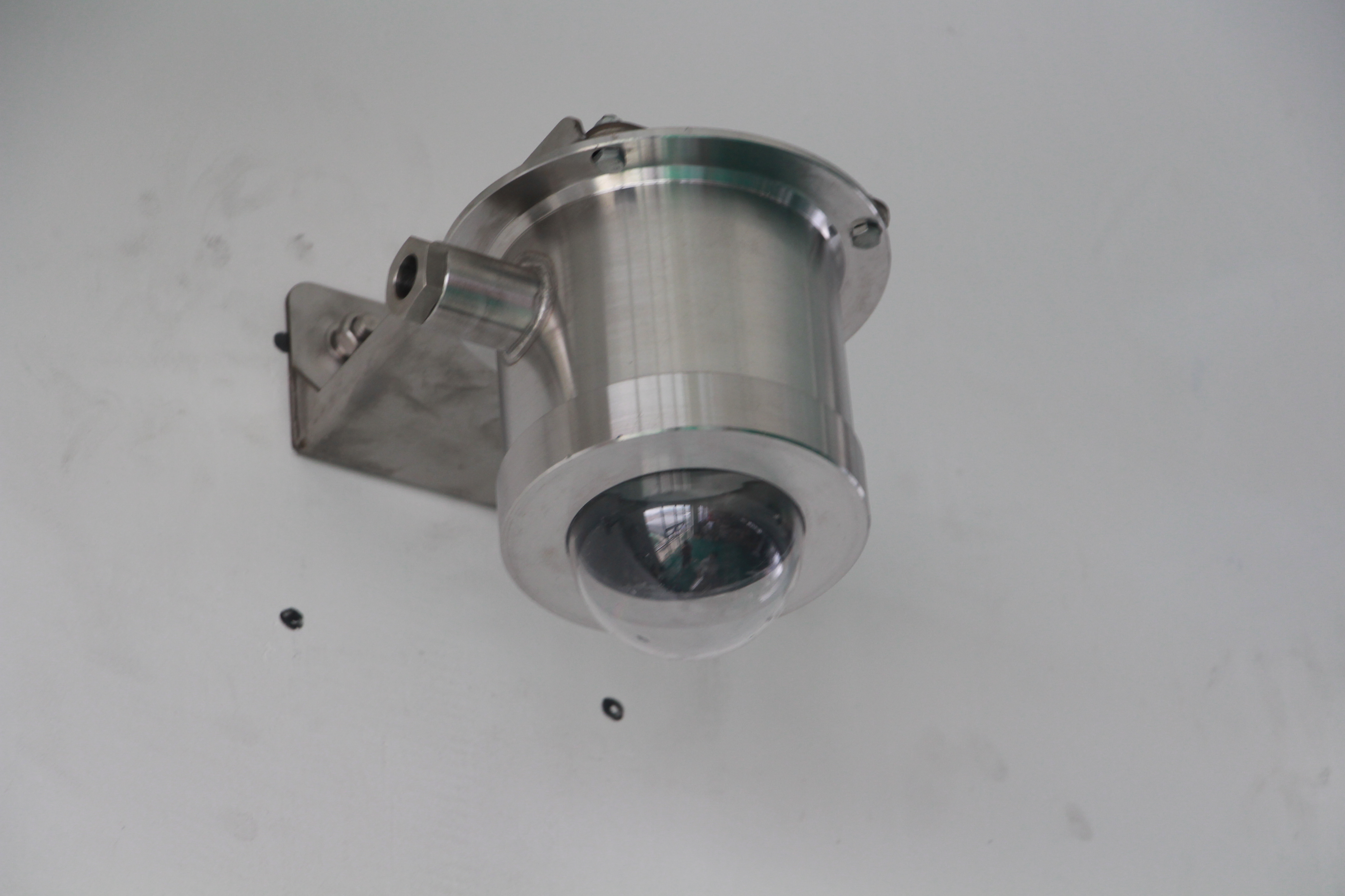 声光警戒球形网络摄像机哪个好,半球摄像机和枪式摄像机的区别