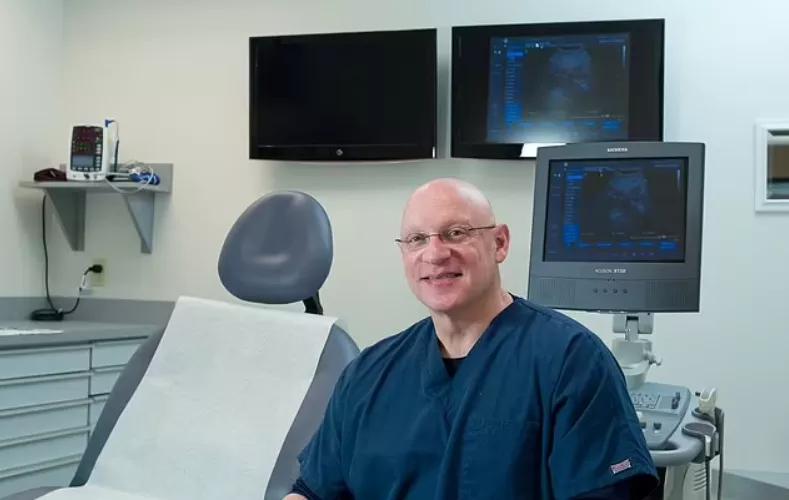 看了8年妇科病的医生居然是自己亲生父亲？美国女孩发现真相崩溃