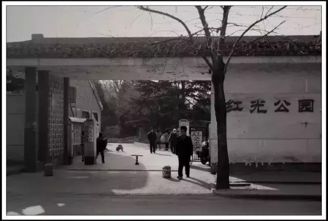 “您家住哪啊？”“我啊？河西尖山儿！”