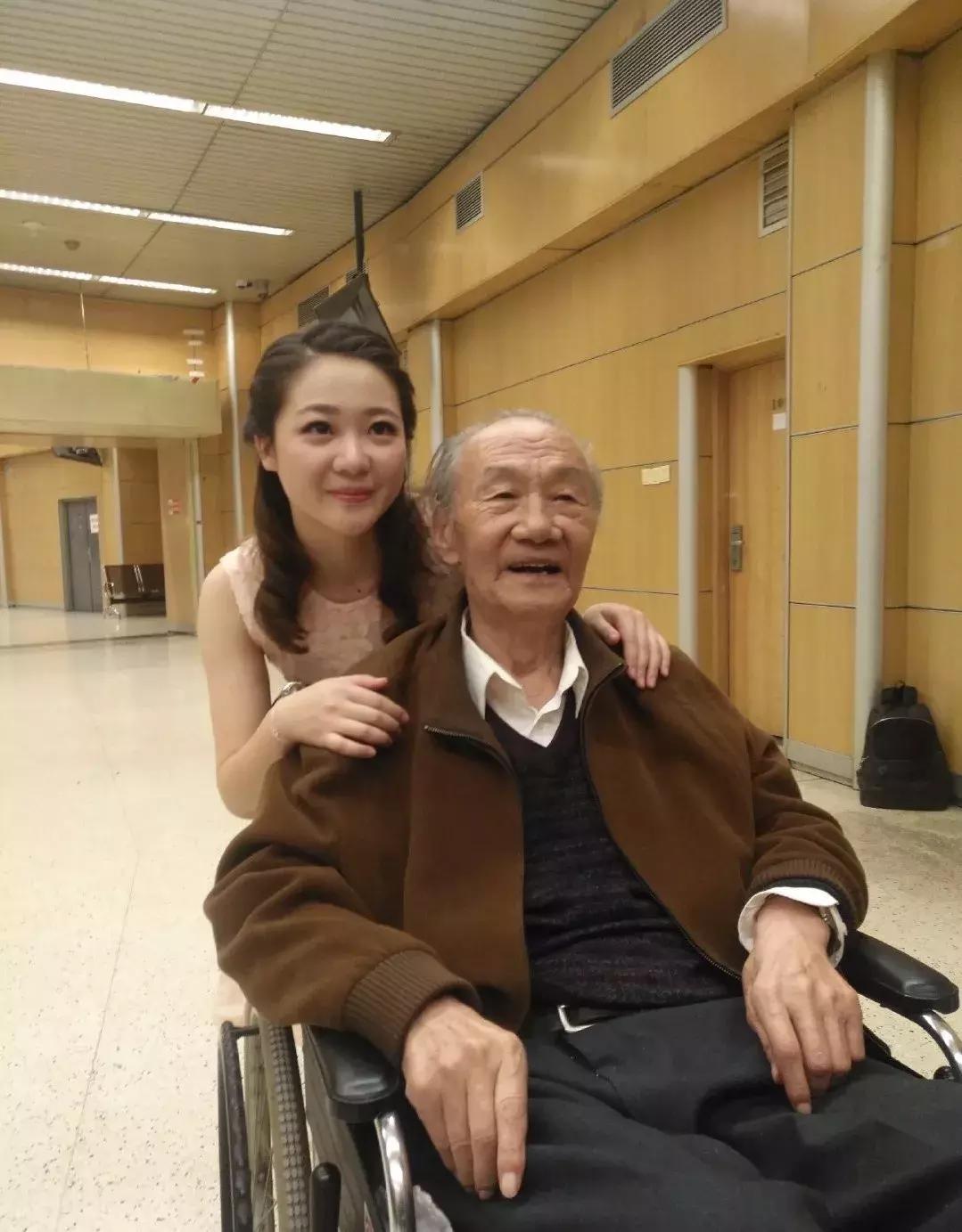 6岁出道10岁时一夜成名,6岁出道红极一时