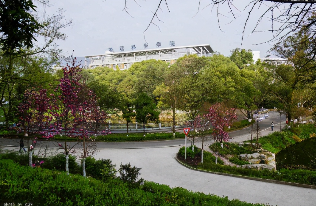 西南大学要考多少分能录取,如果想考进西南大学需要考多少分