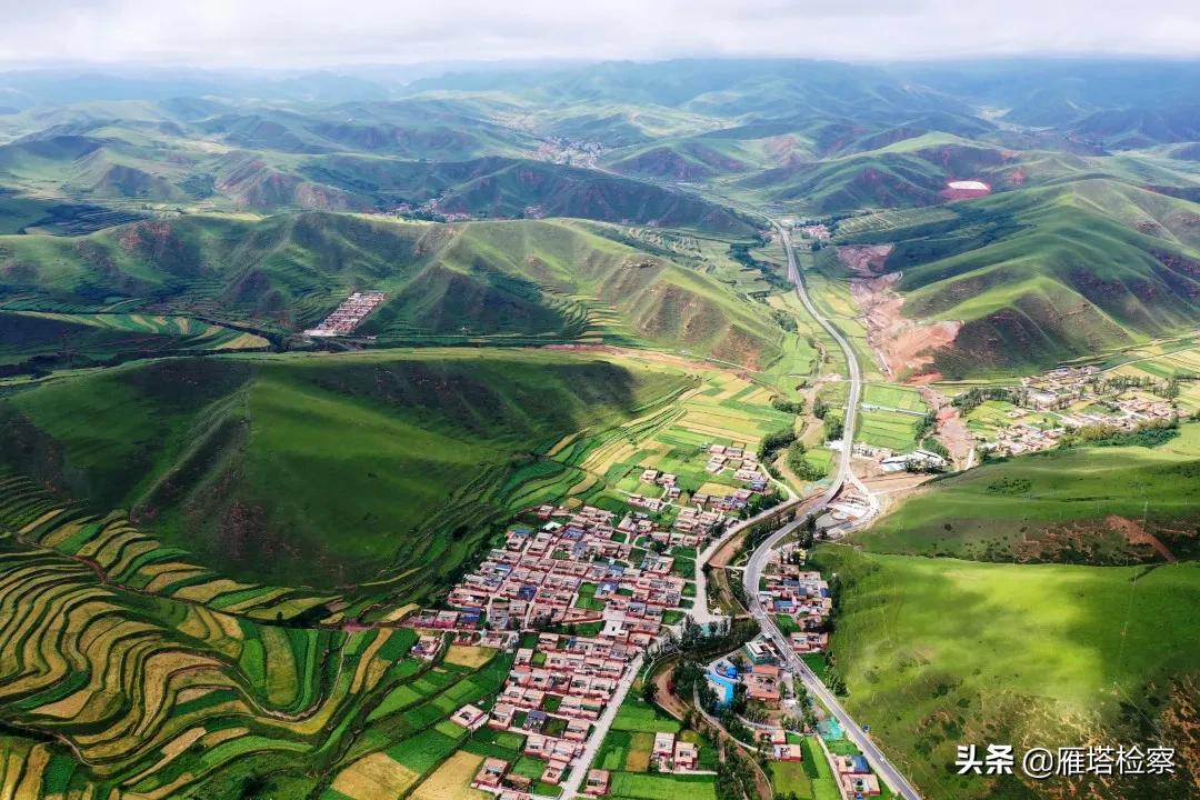 回顾脱贫攻坚波澜壮阔的伟大历程,彪炳史册的伟大奇迹全文