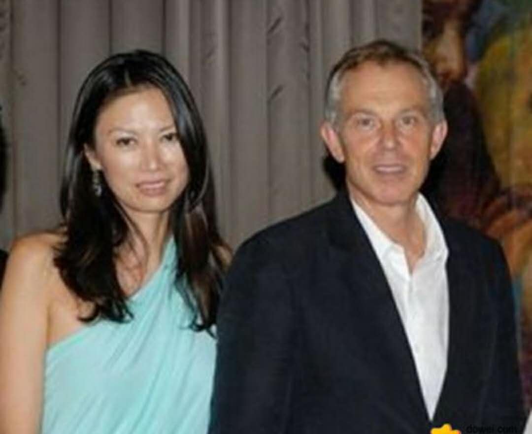 19岁攀50岁教授，给70岁男人生子，邓文迪的百亿身家没那么简单