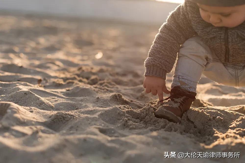 起诉离婚2个小孩的抚养权怎么判,起诉离婚1岁孩子抚养权归谁