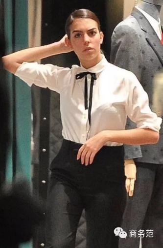 c罗36岁依然保持完美身材,36岁的c罗还在拼命吗