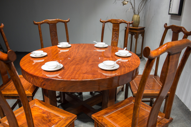 暗访东莞天价大板生产基地,原料全是称斤烂木头,富豪还排队来买