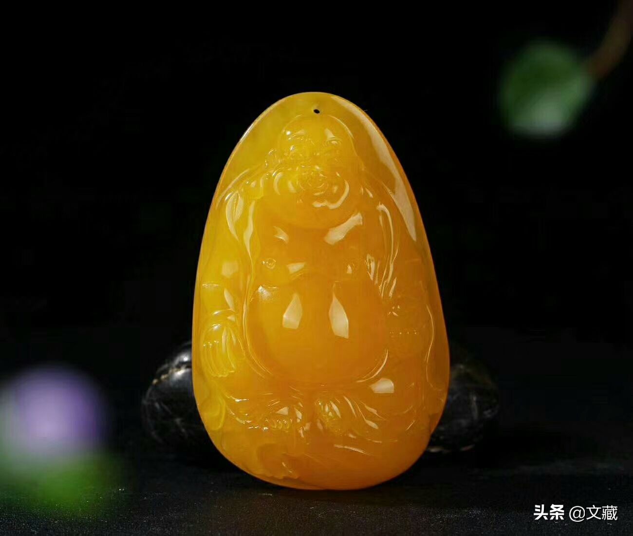 在全球掀起收藏浪潮，沉淀亿年得以形成，蜜蜡的魅力究竟在哪儿？