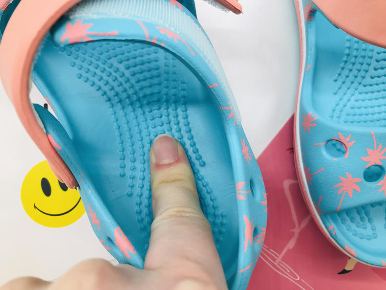 卡骆驰凉鞋表面怎么清洗,卡骆驰洞洞鞋穿大点好看吗