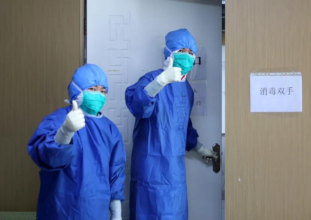 市新冠定点救治医院,探访新冠重症救治一线人员