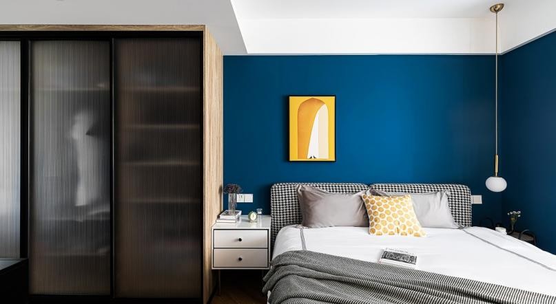 别做占位置的落地柜了,打柜子记得悬空70cm,清爽干净又显空间大