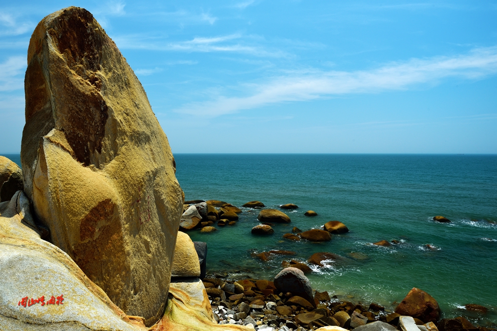 漳浦六鳌海滩上的风景,漳浦六鳌龙美湾抽象画廊
