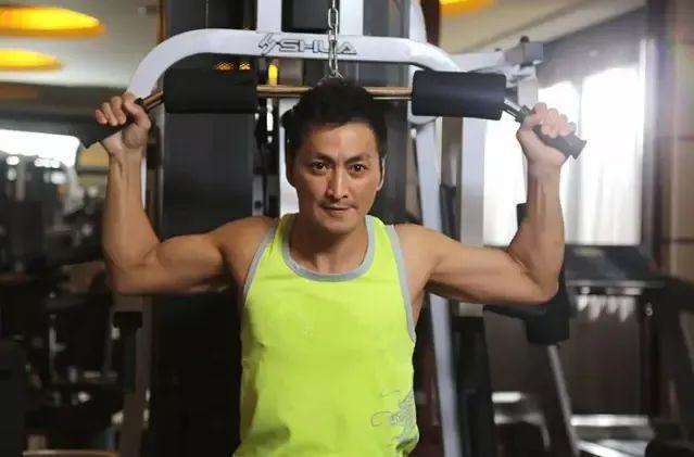 何家劲已经60岁了展昭还是那么帅,展昭最后活了吗