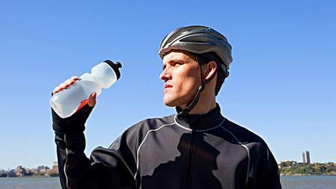 千万不要给狗狗喝这几种水,狗狗水喝了太多会有危害吗